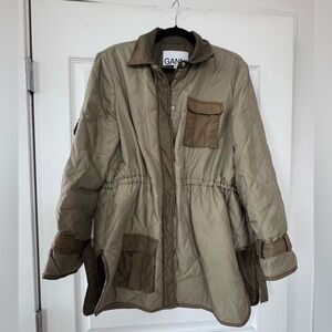 Army green windbreaker/light puffer jacket
